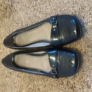 GUC life stride patent leather flats